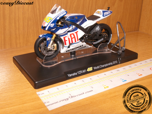 yamahayzr-m1-rossi2010.jpg